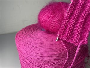 Super Geelong virgin wool - hot pink og drønlækker, 100 gram